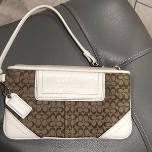 FINAL PRICE ⬇️Coach wristlet